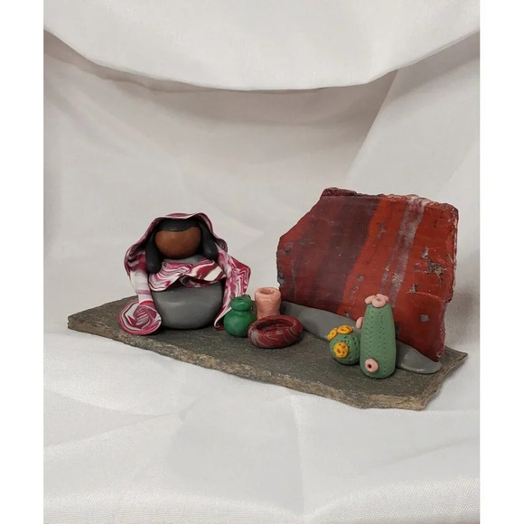 Southwestern Native Clay Figurine On Slate And Jasper Signed By J.K. SEVERSON - Picture 5 of 15